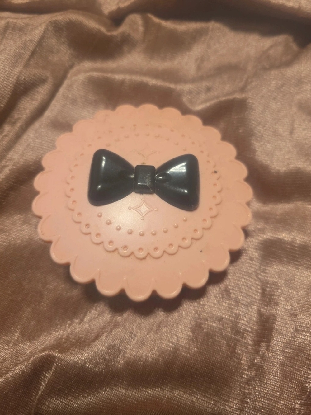Pink Scalloped Eyelash Case with Black Bow Accent